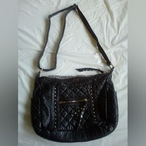 Bolsa de mujer DL de  piel sintética usada en buena condiciones